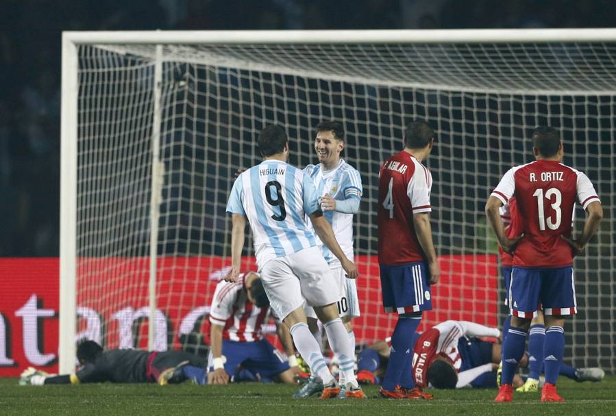 All&#39;83&#39; Gonzalo Higuain segna il gol del 6-1. (Action Images)